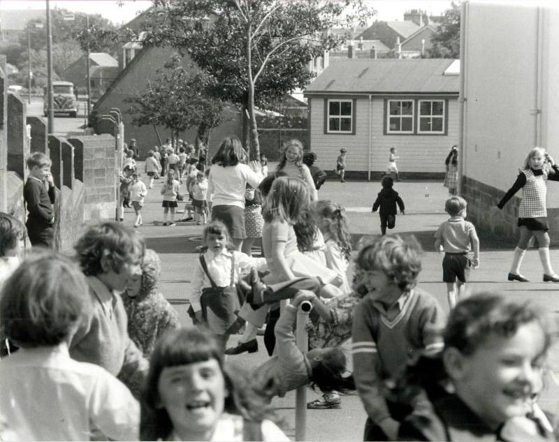 Stonehouse-primary-1976