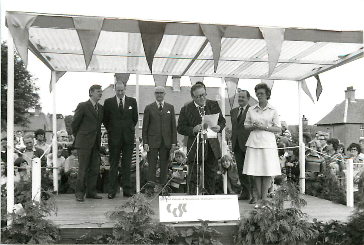 podium dignatries